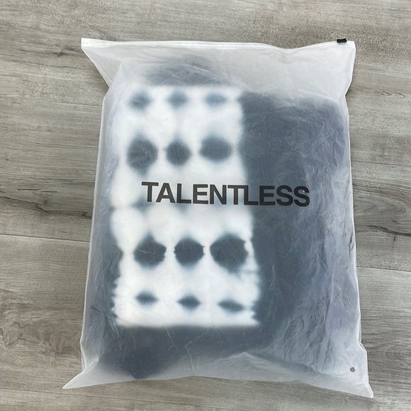 TALENTLESS- BORDER WASH HOODIE - Picture 10 of 10